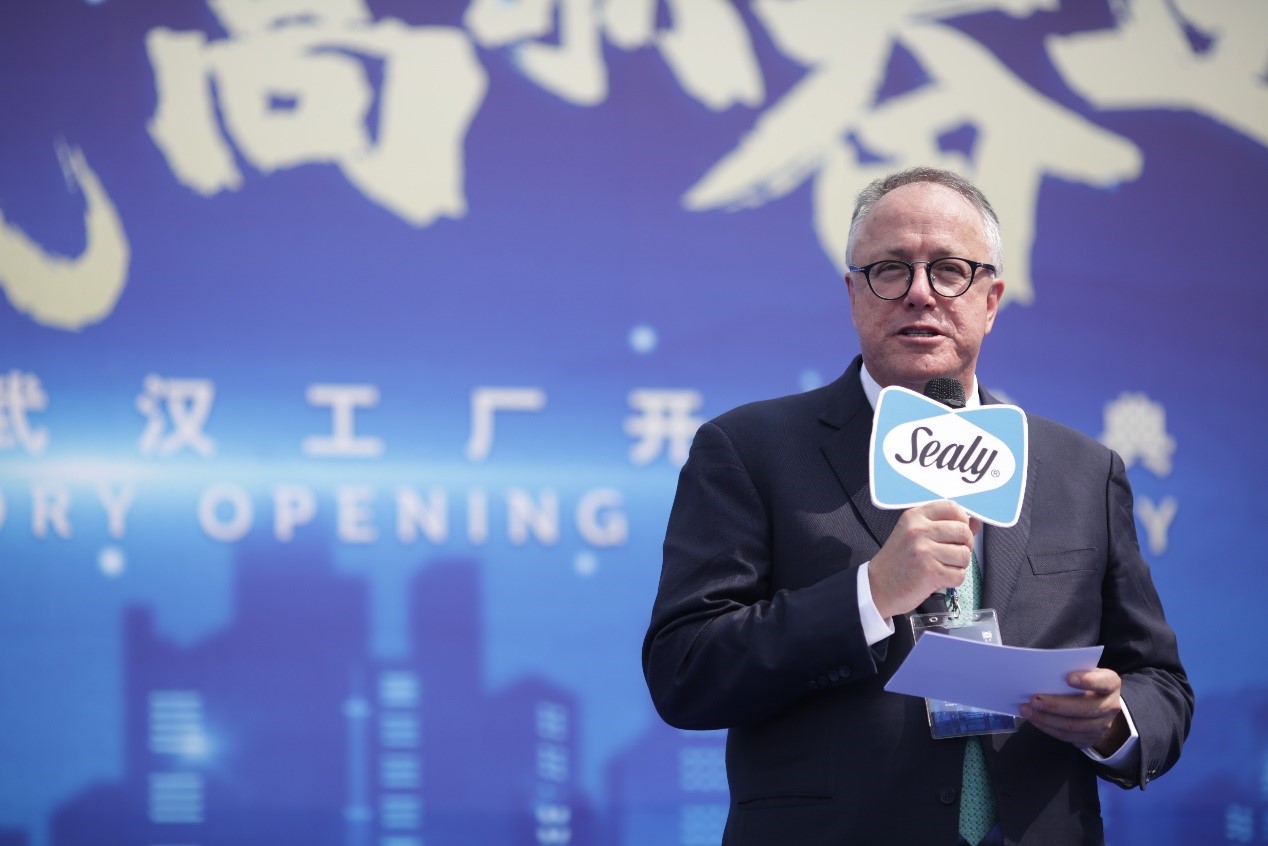 图2：草莓色版APP下载亚太区董事总经理戴尚文先生致辞