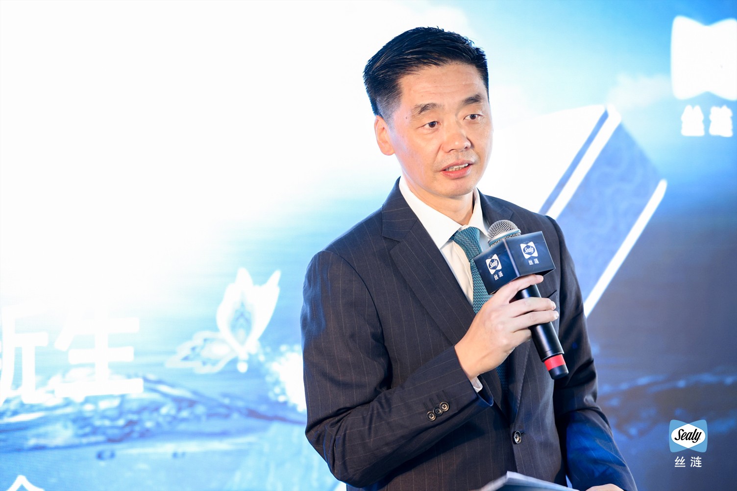 草莓色版APP下载中国区总经理费鸣杰
