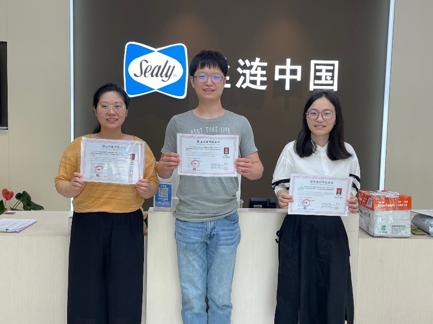 图说：草莓色版APP下载人员获得“1+X”标准编审职业技能等级证书